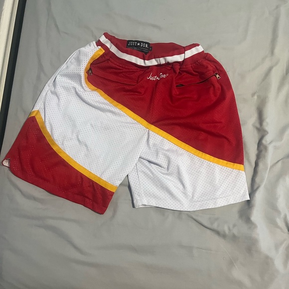 Atlanta Hawks Retro Mesh Shorts (Men’s) - Picture 2 of 3